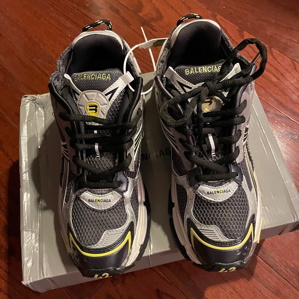 Balenciaga runners men’s size 9 shoe Black and Gray Running Shoes (EU size 42)